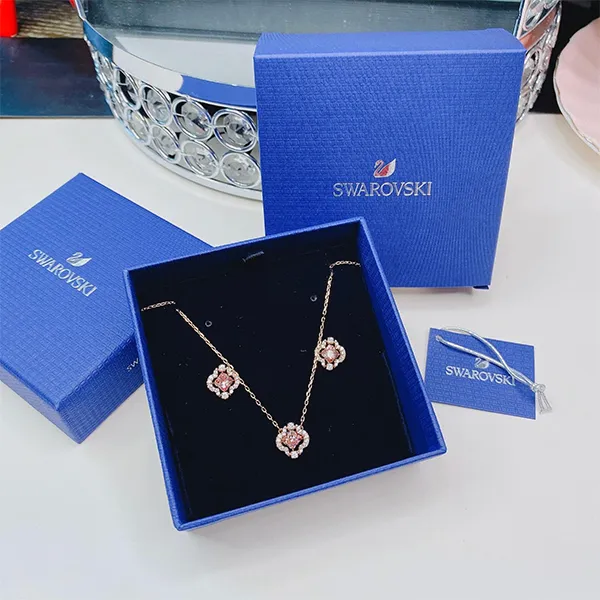 Set Dây Chuyền, Khuyên Tai Nữ Swarovski Sparkling Clover Dance Set Pink Rose Gold Tone Plated Màu Vàng Hồng - Trang sức - Vua Hàng Hiệu