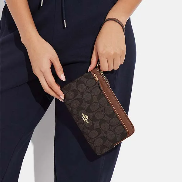 Túi Cầm Tay Nữ Coach Double Zip Wallet In Signature Canvas C5576 Màu Nâu