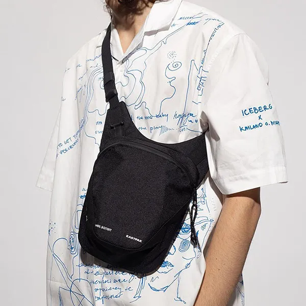 Túi Đeo Chéo Nam Neil Barrett X Eastpak Logo Crossbody Bag BBO311S910501 Màu Đen - Túi xách - Vua Hàng Hiệu