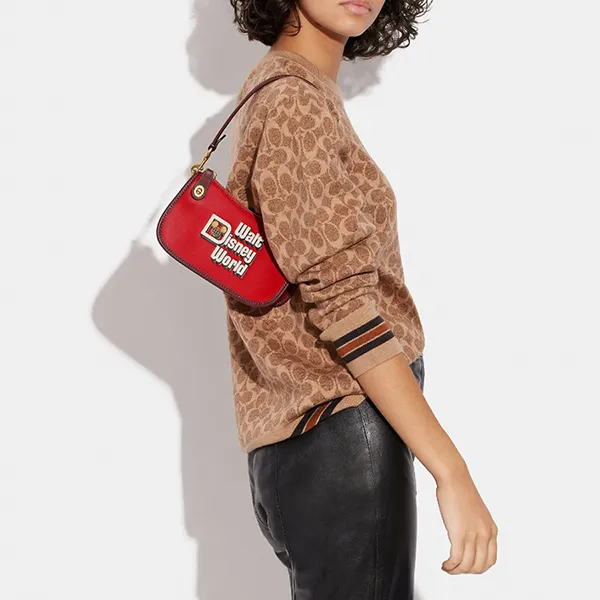Túi Đeo Vai Nữ Coach X Disney Swinger 20 With Walt Disney World Motif C8621 Màu Đỏ