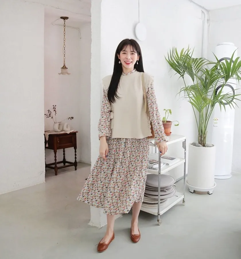 Sợ mùa đông quá nhạt nhòa, hãy học ngay ý tưởng mix váy hoa của Minh Hằng  và Hà Tăng