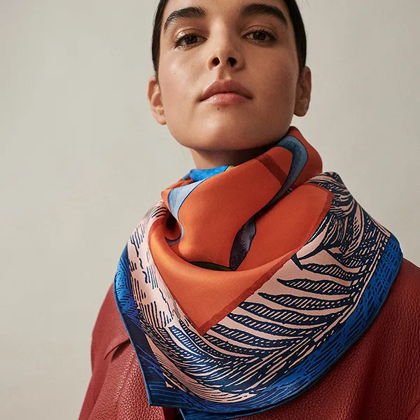Khăn Hermès Cavalier En Formes Scarf 90 Bleu Moyen / Orange Cuit / Rose Màu Cam Xanh - Thời trang - Vua Hàng Hiệu