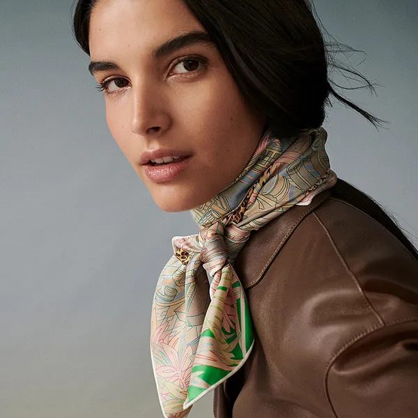 Khăn Hermès Les Douze Leopards Double Face Scarf 90 Bleu / Beige / Jaune Màu Xanh Be