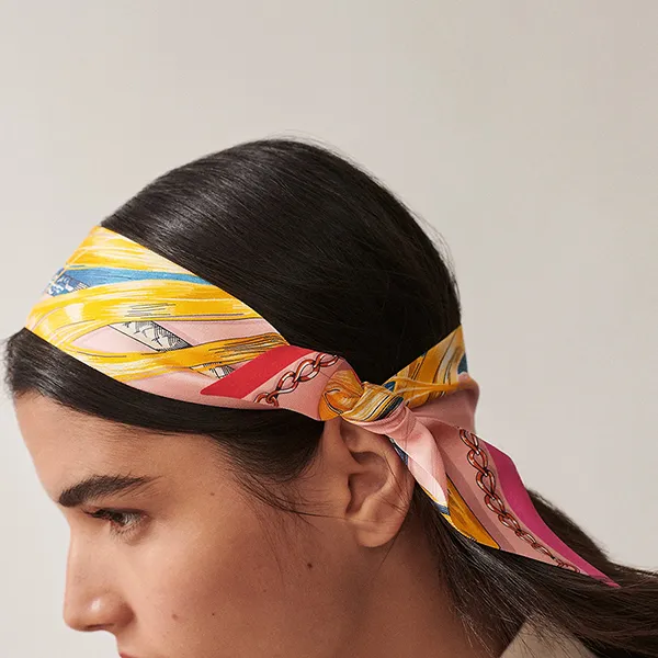 Khăn Nữ Hermès Cavalcades Twilly Rose Poudre / Jaune D'or / Bleu Phối Màu Màu Vàng Hồng