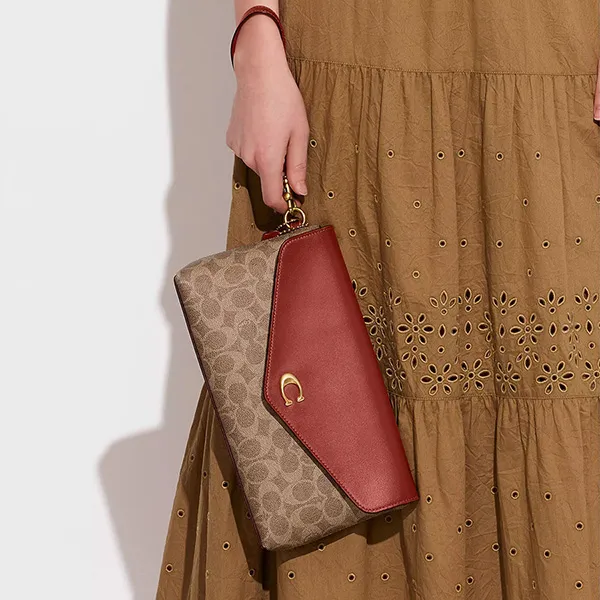 Túi Cầm Tay Nữ Coach CC486 Wyn Clutch In Colorblock Signature Canvas Màu Nâu Đỏ