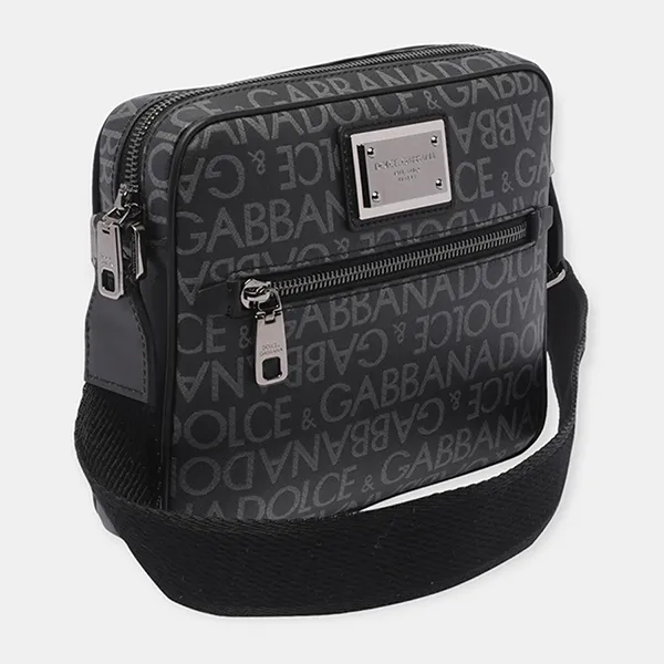 Túi Đeo Chéo Nam Dolce & Gabbana D&G Tag Bạc BM1622AJ705 Màu Xám Đen