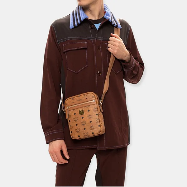 Túi Đeo Chéo Nam MCM Cognac Klassik Crossbody In Visetos MMRAAKC04CO Màu Nâu