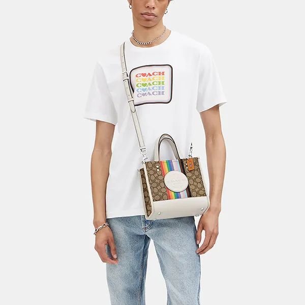 Túi Đeo Chéo Nữ Coach Dempsey Tote 22 In Signature Jacquard Màu Khaki