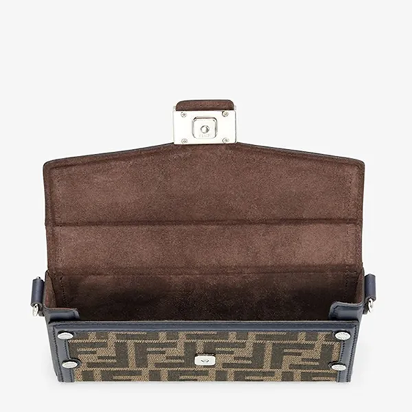 Túi Đeo Chéo Unisex Fendi Baguette Soft Trunk Phone Pouch Fabric Màu Be Viền Xanh - Túi xách - Vua Hàng Hiệu