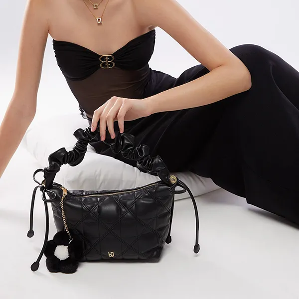 Túi Đeo Vai Nữ Lyn Nadena Mini Hobo Shoulder Bags Black LL23FBF283 Màu Đen