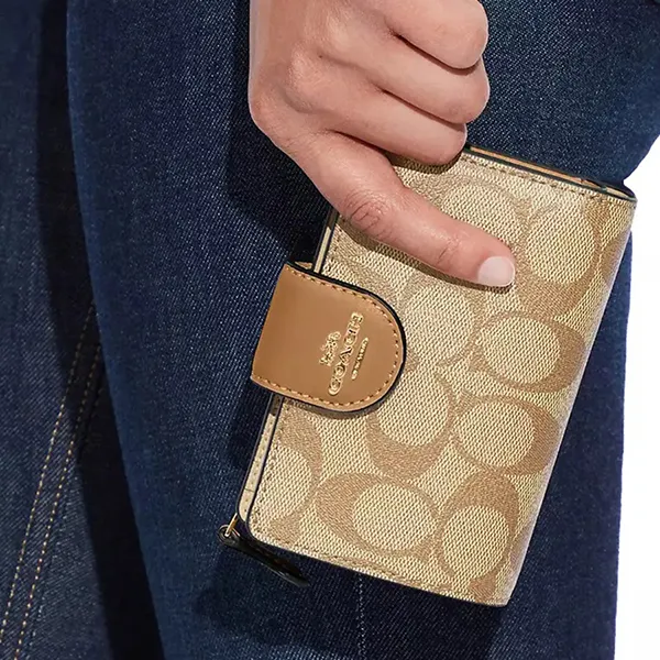 Ví Nữ Coach Medium Corner Zip Wallet In Signature Canvas In Light Khaki/ Light Saddle C0082 Màu Nâu Be