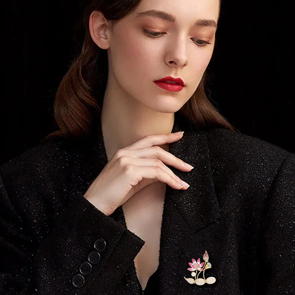 Cài Áo Meri Sen Hồng Thanh Khiết BR648 Màu Hồng