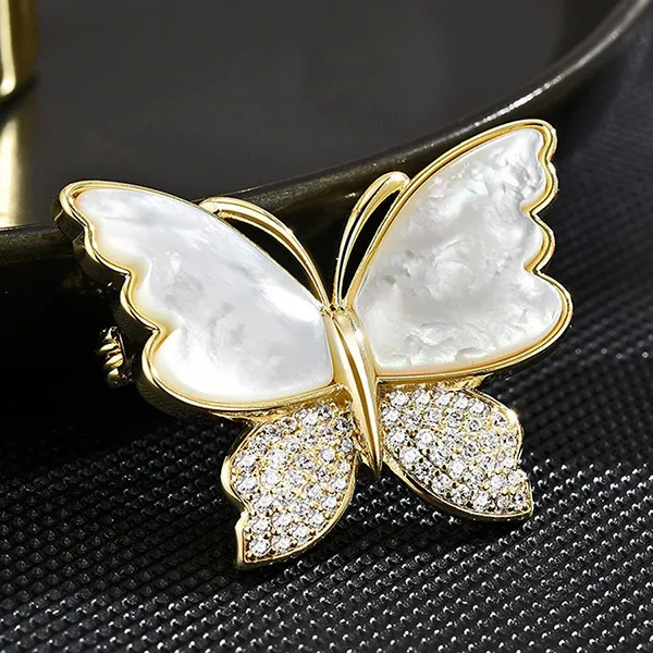 Cài Áo Nữ Meri Bướm Xà Cừ Xinh Xắn BR642 Màu Vàng