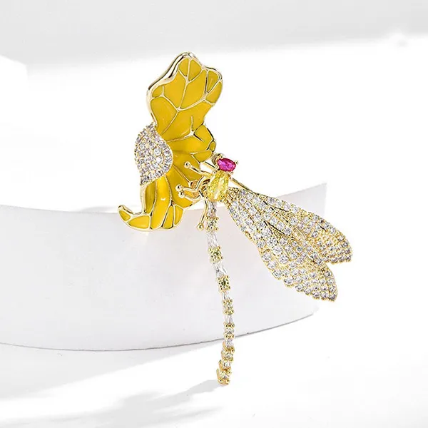 Cài Áo Nữ Meri Butterfly & Flower BR606 Màu Vàng