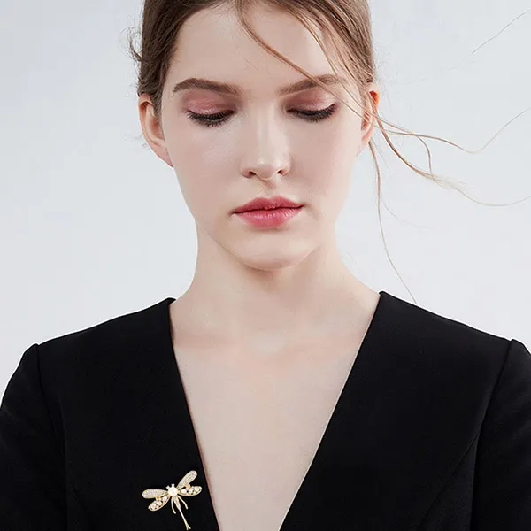 Cài Áo Nữ Meri Butterfly Khảm Ngọc Trai BR589 Màu Vàng