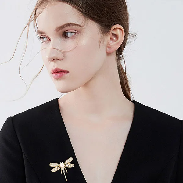 Cài Áo Nữ Meri Butterfly Khảm Ngọc Trai BR589 Màu Vàng