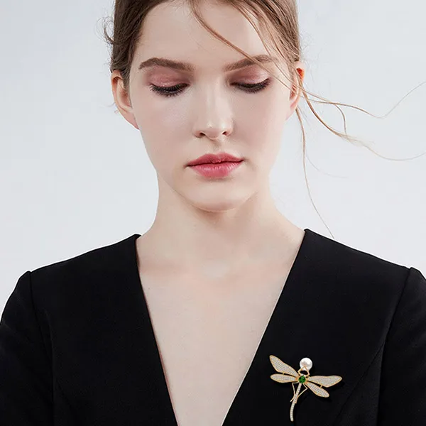 Cài Áo Nữ Meri Pearl Butterfly BR601 Màu Vàng