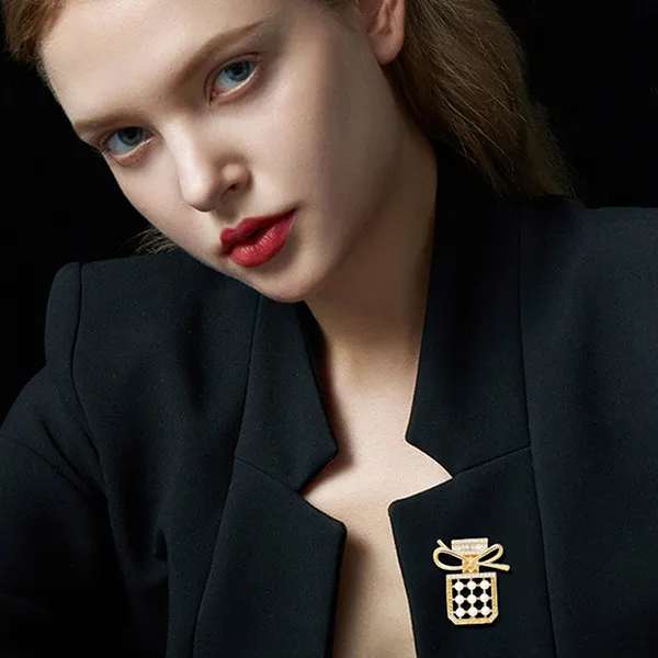 Cài Áo Nữ Meri Perfume BR588 Màu Vàng