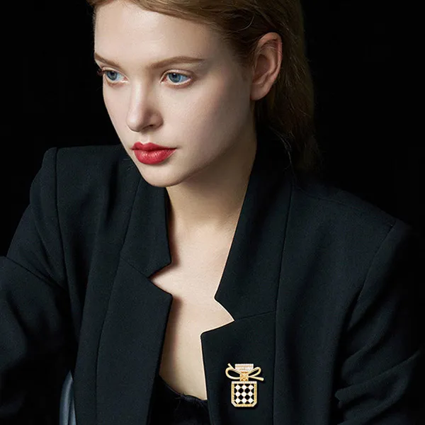 Cài Áo Nữ Meri Perfume BR588 Màu Vàng