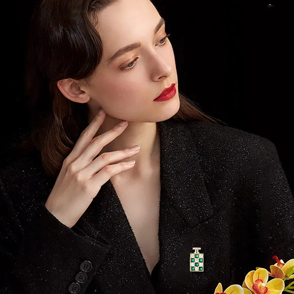 Cài Áo Nữ Meri Perfume Green BR596 Màu Xanh Green