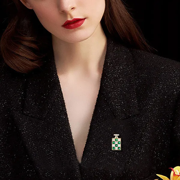 Cài Áo Nữ Meri Perfume Green BR596 Màu Xanh Green