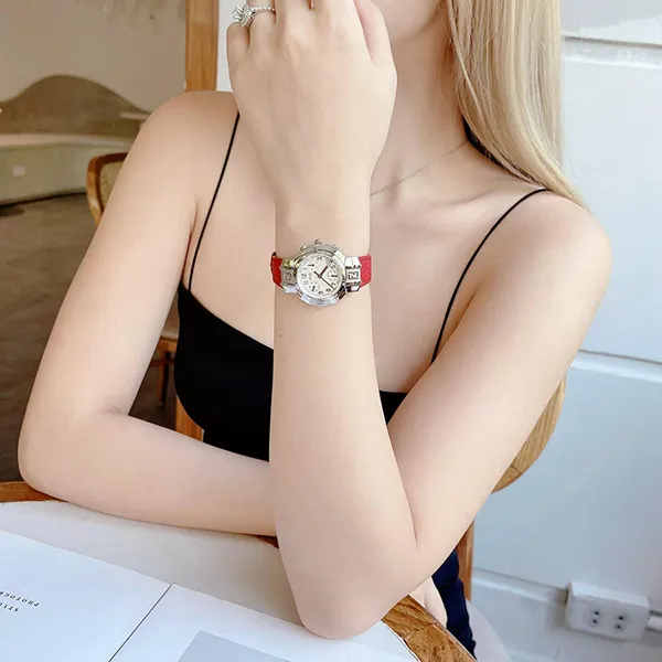 Đồng Hồ Nữ Fendi watch 4500L Chronograph Màu Bạc Đỏ