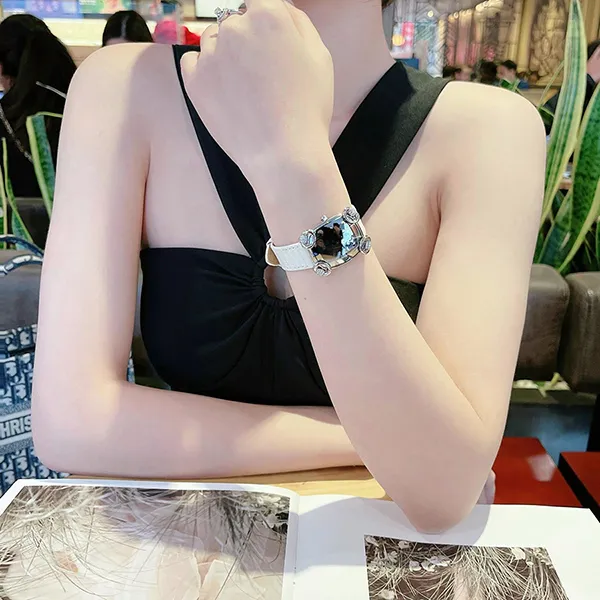 Đồng Hồ Nữ Gucci 117 Horsebit Cocktail Silver Dial Diamond White Lizard Leather YA117506 Màu Trắng