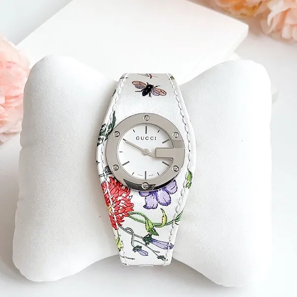 Đồng Hồ Nữ Gucci Vandue Flora Flower 104 YA104511 White SS Leather Satin Watch Ladies Quartz Màu Trắng Họa Tiết