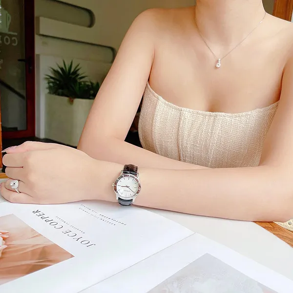 Đồng Hồ Nữ Versace Acorn Diamond Mother Of Pearl Dial Black Leather VQA050017 33mm Màu Đen Bạc