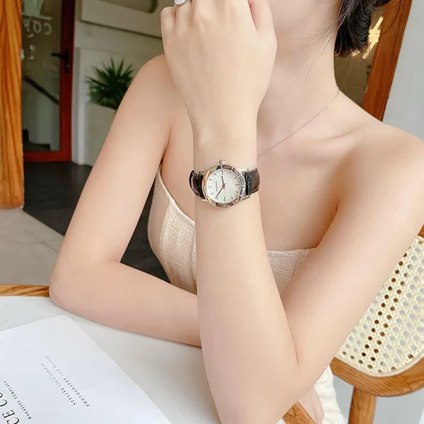 Đồng Hồ Nữ Versace Acorn Diamond Mother Of Pearl Dial Black Leather VQA050017 33mm Màu Đen Bạc