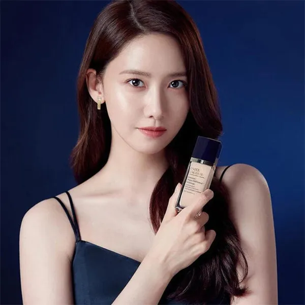 Kem Nền Estée Lauder Futurist Aqua Brilliance Makeup With Intense Moisture Infusion SPF 20/PA+++ 30ml Tone 1w0