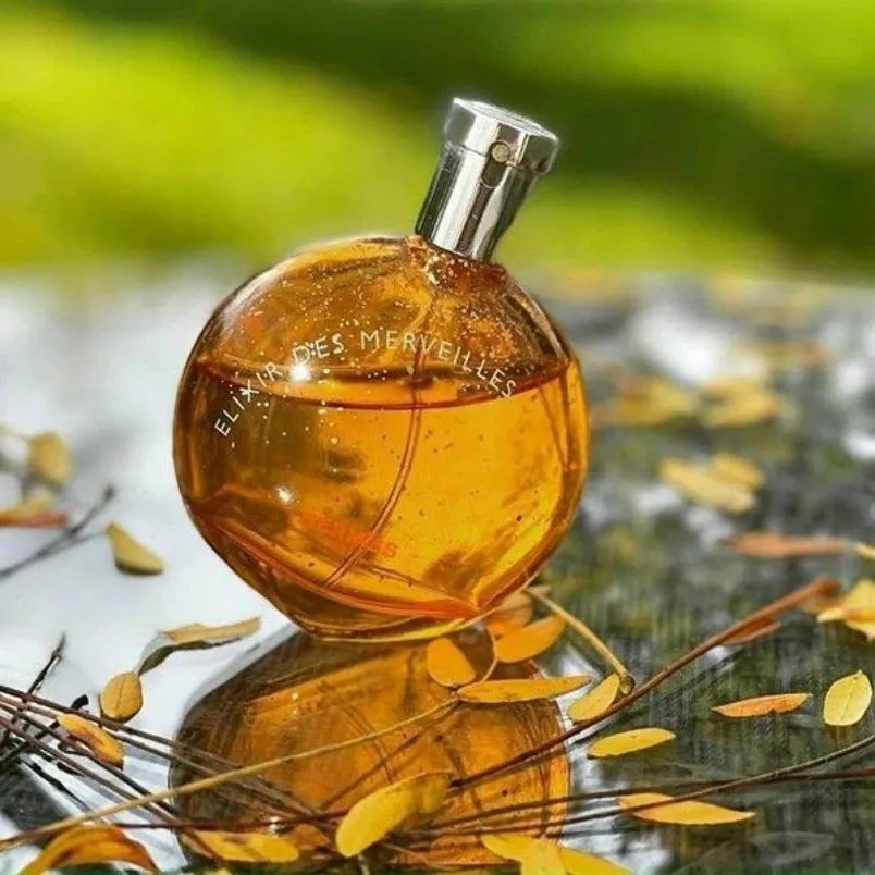 Top 10 nước hoa nữ thơm lâu tỏa hương xa được yêu thích nhất - 18
