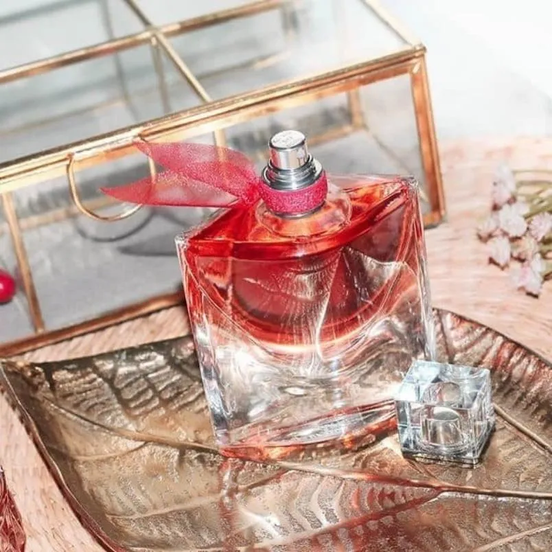 Top 10 nước hoa nữ thơm lâu tỏa hương xa được yêu thích nhất - 7