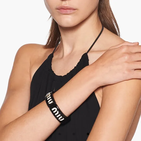 Vòng Đeo Tay Miu Miu Plex 23SS Màu Đen Size S