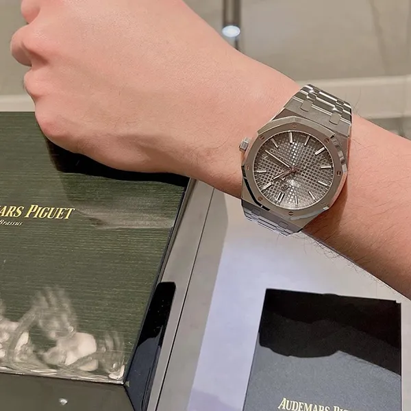 Đồng Hồ Nam Audemars Piguet Royal Oak Automatic Grey Dial 41mm 15500st.oo.1220st.02 Màu Bạc