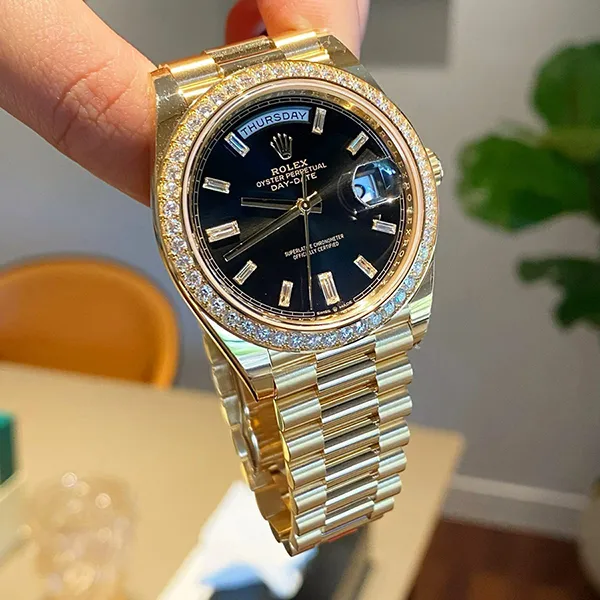 Đồng Hồ Nam Rolex Day-Date 40mm Diamond Bezel President Bracelet 228348RBR-0001 Màu Đen Vàng