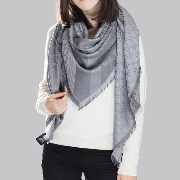 Khăn Quàng Cổ Gucci Wool Silk GG Jacquard Print Scarf 281942 3G704 1962 Màu Ghi Xám - Thời trang - Vua Hàng Hiệu