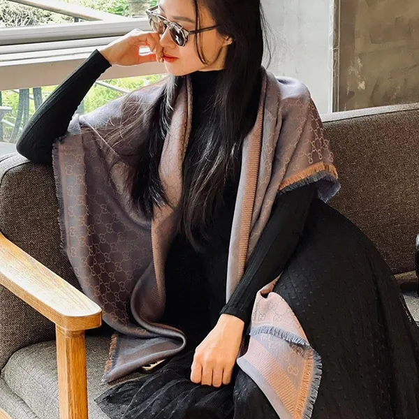 Khăn Quàng Cổ Nữ Gucci Logo GG 140x140cm 2819423G7042869 Phối Màu - Thời trang - Vua Hàng Hiệu