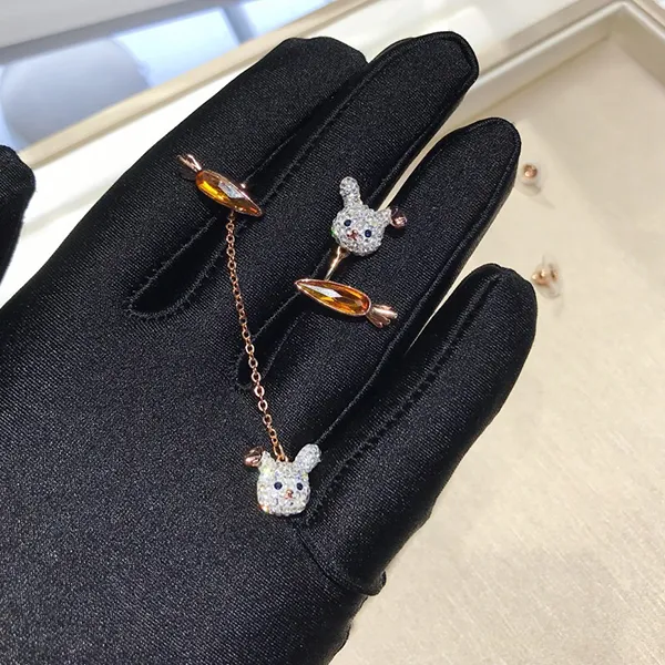 Khuyên Tai Nữ Swarovski 5374445 Rabbit And Carrot Asymmetric Earrings Màu Trắng Cam