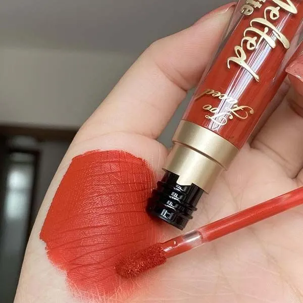 Combo Trang Điểm Too Faced 3 Món (Son Melted Matte Liquified, Phấn Bắt Sáng Highlighting Palette, Cọ Trang Điểm Mr. Chiseled Contouring Brush)