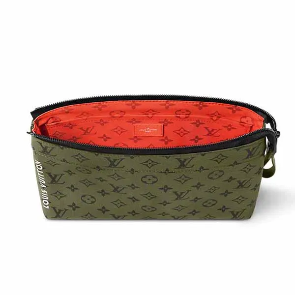 Túi Cầm Tay Nam Louis Vuitton LV Pochette Voyage Souple M82800 Màu Xanh