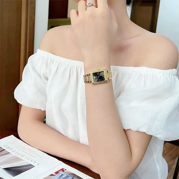 Đồng Hồ Nữ Versace Toneau Lady Màu Vàng Gold