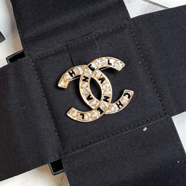 Cài Áo Chanel Double C Champagne Phối Màu