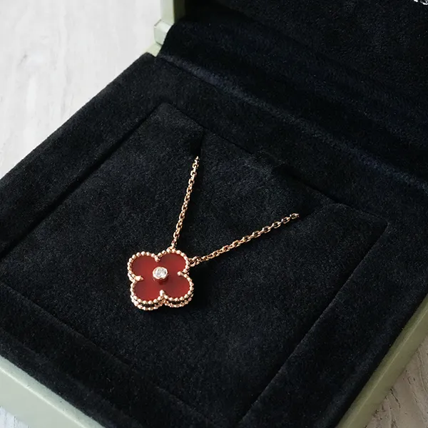 Dây Chuyền Nữ Jewery Luxury Carnelian Vintage Alhambra Diamond Holiday Pendant Necklace Màu Đỏ-Vàng Hồng