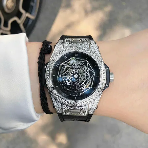 Đồng Hồ Hublot Sang Bleu 39mm Titan Full Diamond Màu Đen