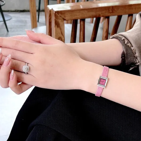 Đồng Hồ Nữ Gucci G-Frame Mini Lady Watch Màu Hồng