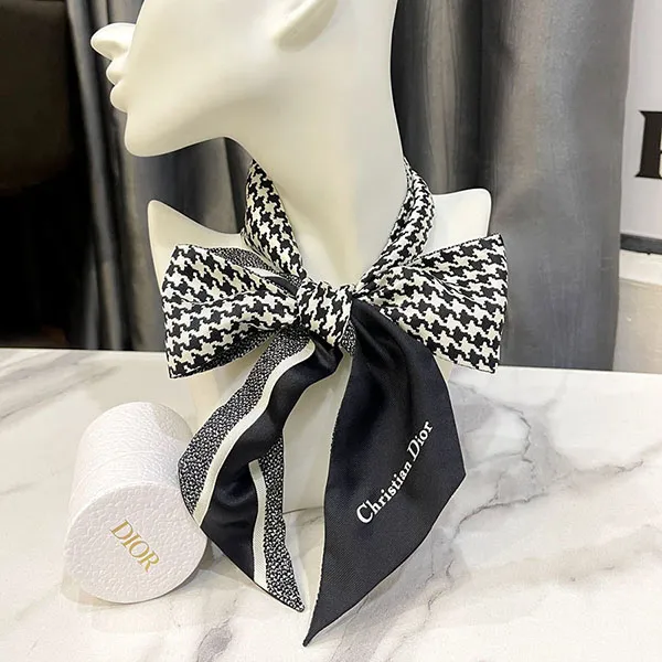 Khăn Nữ Dior 30 Montain Micha Twilly Silk 15 Mon Màu Đen Trắng