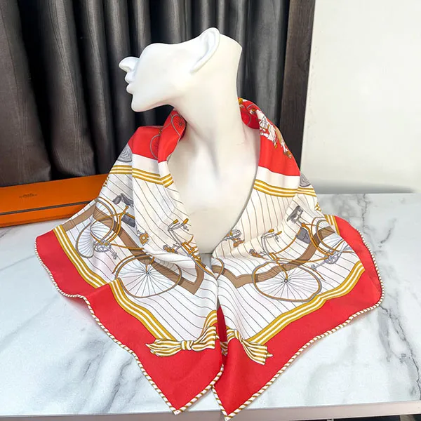 Khăn Nữ Hermès 65 Multi Color Silk Scarf Màu Trắng Phối Đỏ