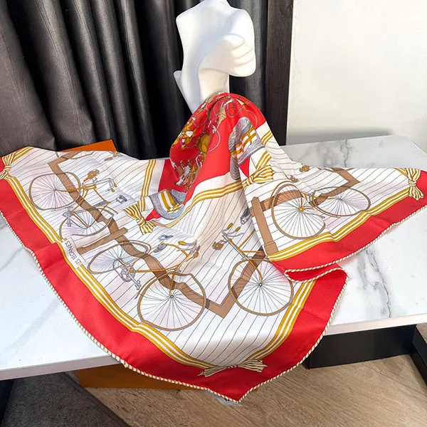Khăn Nữ Hermès 65 Multi Color Silk Scarf Màu Trắng Phối Đỏ