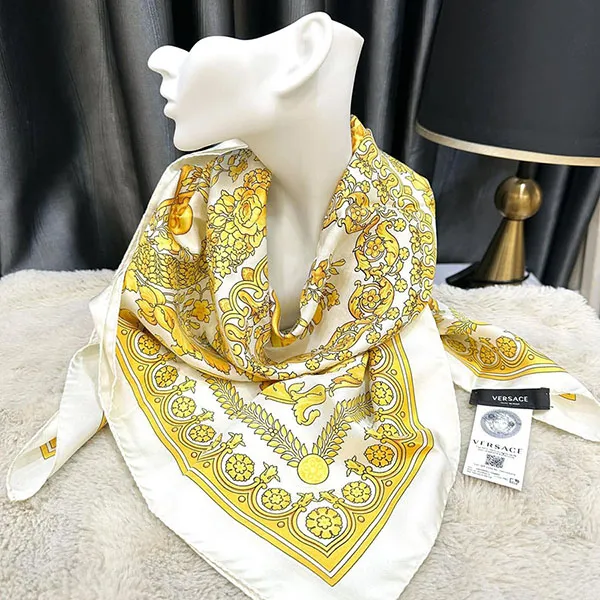 Khăn Nữ Versace Baroque Print Scarf Màu Vàng